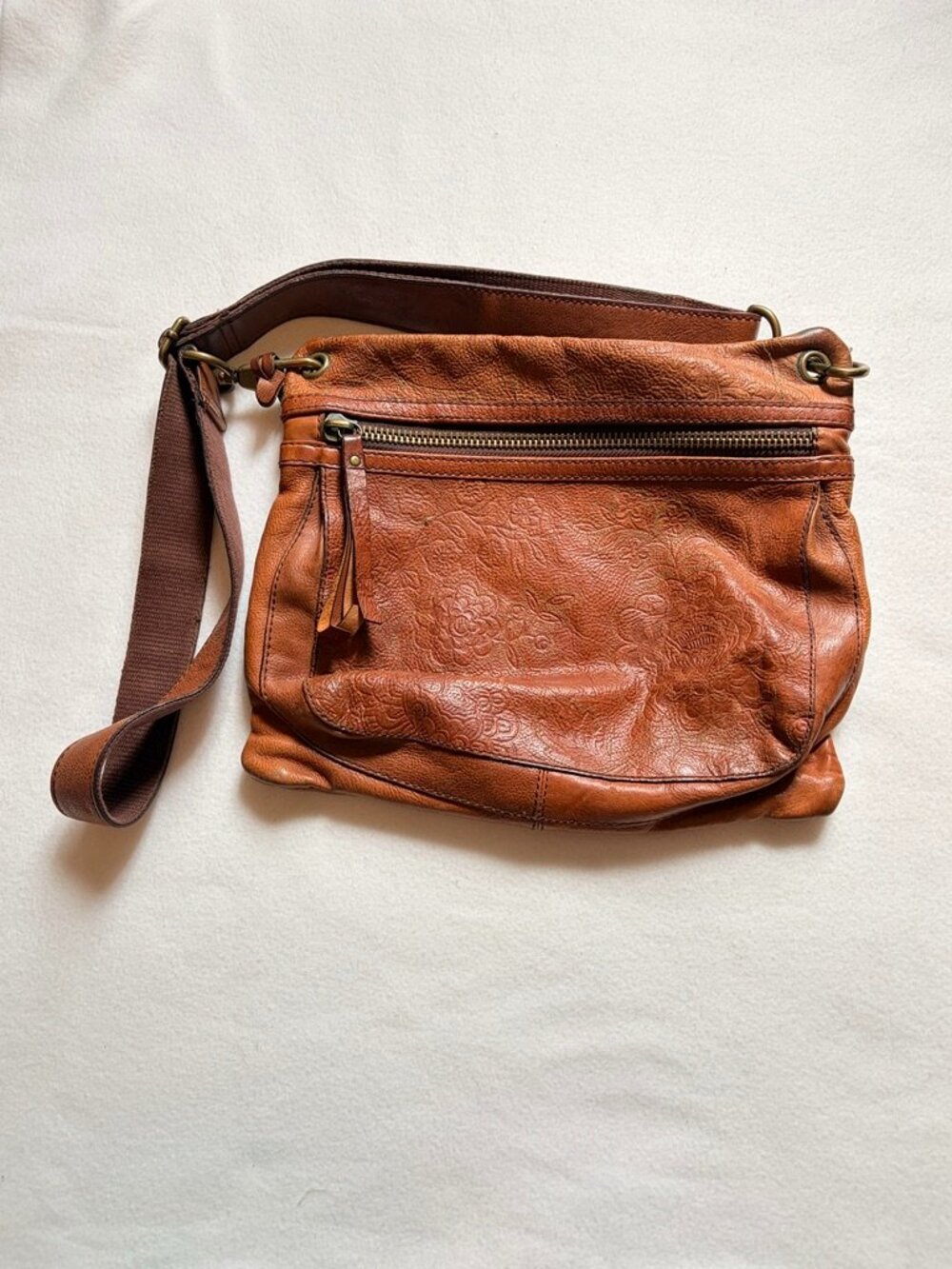 Fossil Rustic Saddle/crossbody Bag With Floral Impression And Embroidery